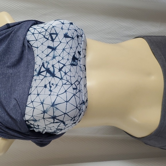 Lululemon Women's Wild Tank Top Built in Bra Strappy Blue Stripe Criss Cross Sz6 - Picture 2 of 12